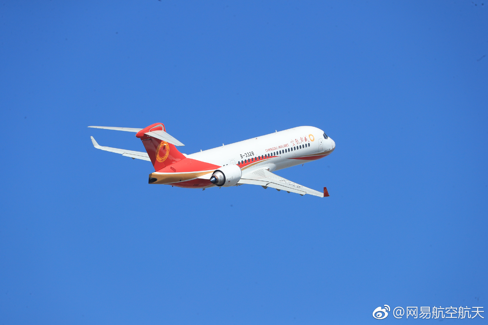 珠海航展开幕：我国私人飞机相关企业近900家 深圳排名第一