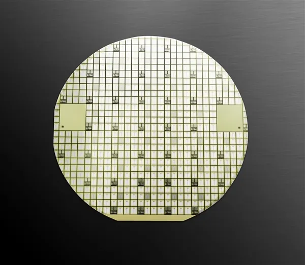 华丰科技：公司不直接涉及光芯片和半导体的研发及制造