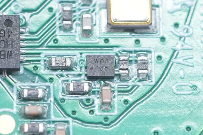 成都华微：ASIC芯片是指用户定制的专用集成电路芯片，该类芯片与客户的特定需求紧密相关