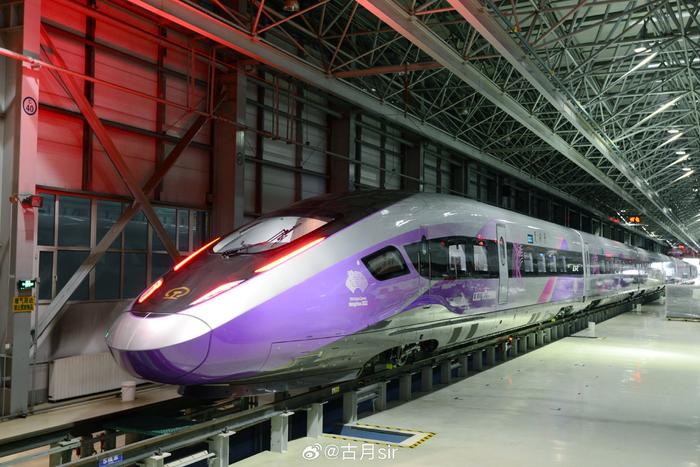 中国中车：公司所属的中车长春轨道客车股份有限公司、中车唐山机车车辆有限公司、中车青岛四方机车车辆股份有限公司、青岛四方阿尔斯通铁路运输设备有限公司均具备高速动车组的生产制造资质