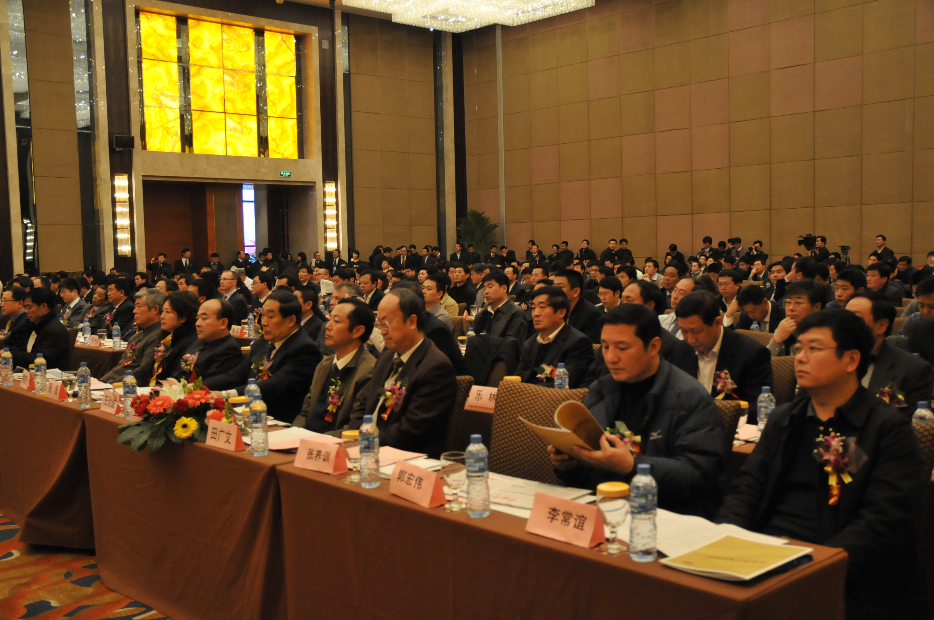 山东钢铁：全年公司股票价格涨幅5.84%位列钢铁类上市公司第9位