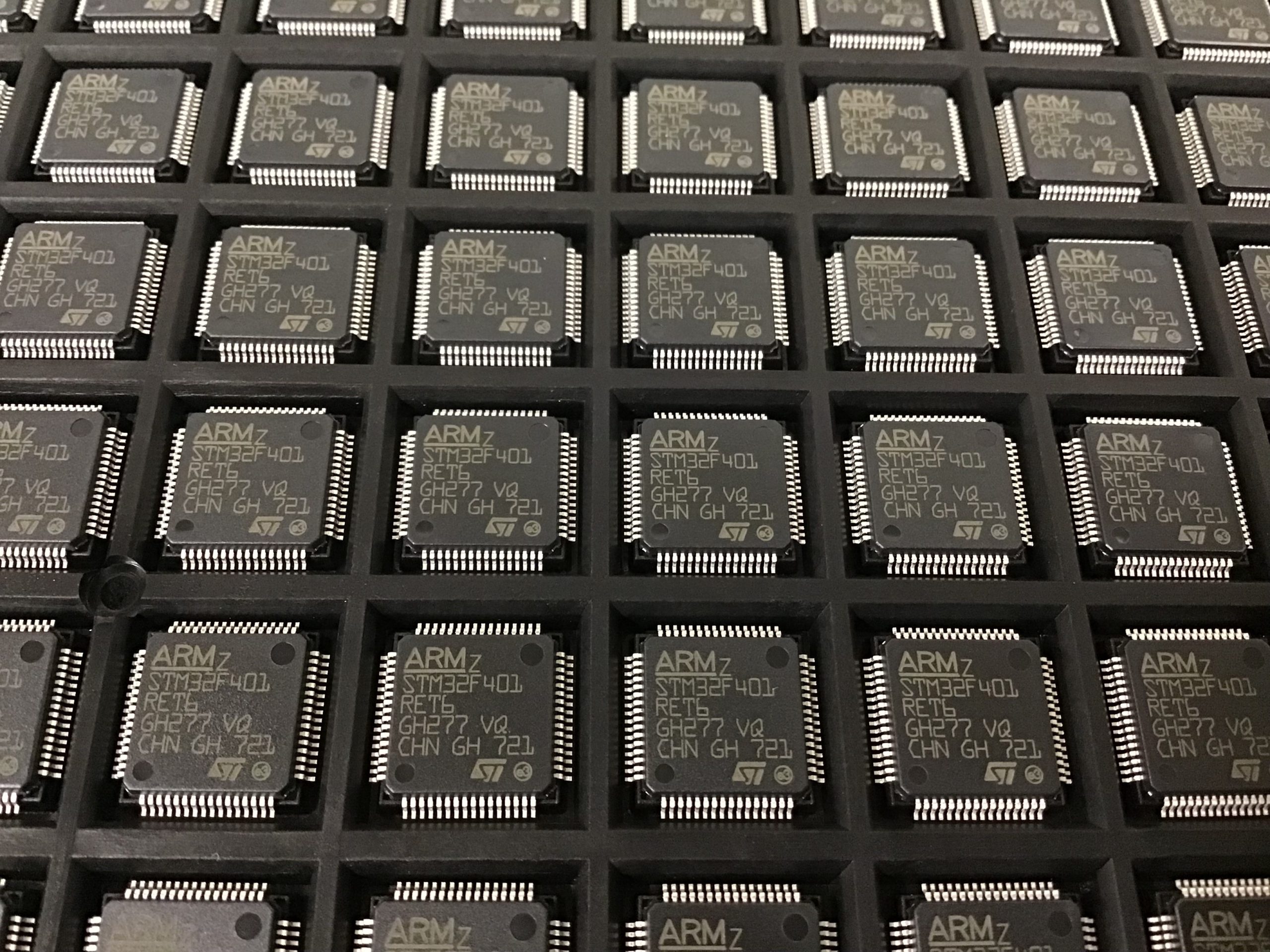 成都华微：公司产品主要为通用型芯片部分可满足民用市场使用