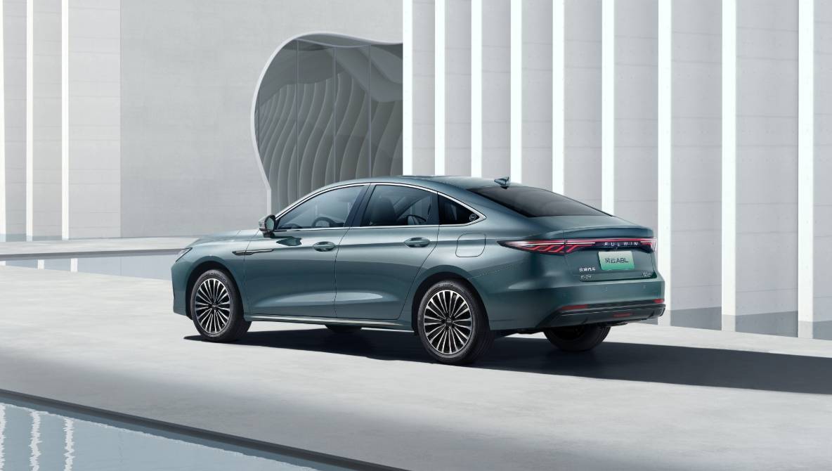 上市现场“开撞”，风云A8L补贴后9.49万元起