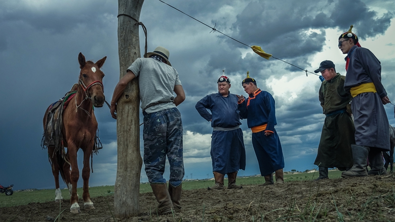 广发银行马背宣讲团走进了牧民区