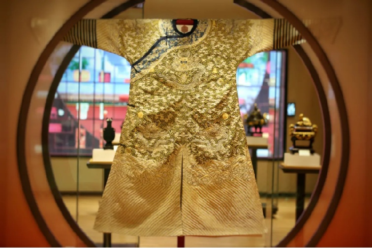七匹狼：本次走秀多彩世遗系列正是汲取非遗砖雕、花砖、簪花元素传承东方文化之美