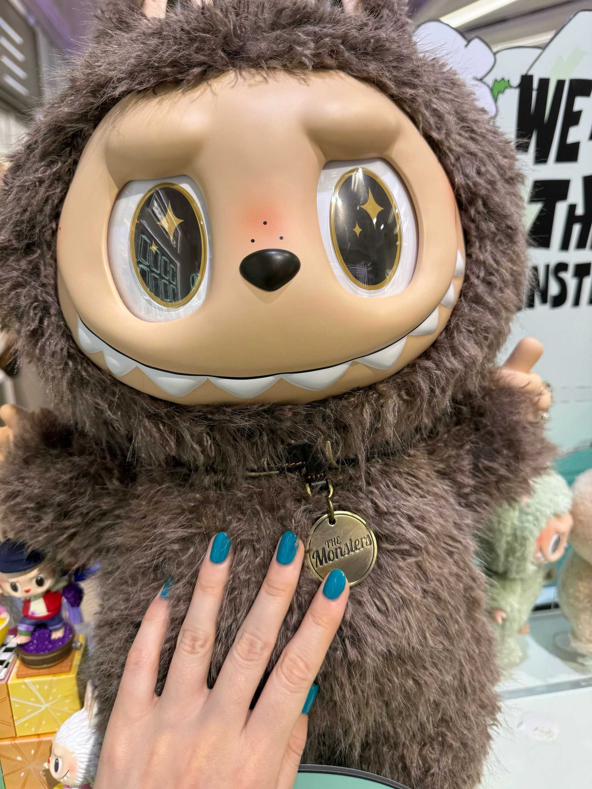 第一批给Labubu美容美甲的人出现了！企查查：美甲相关企业超150万家