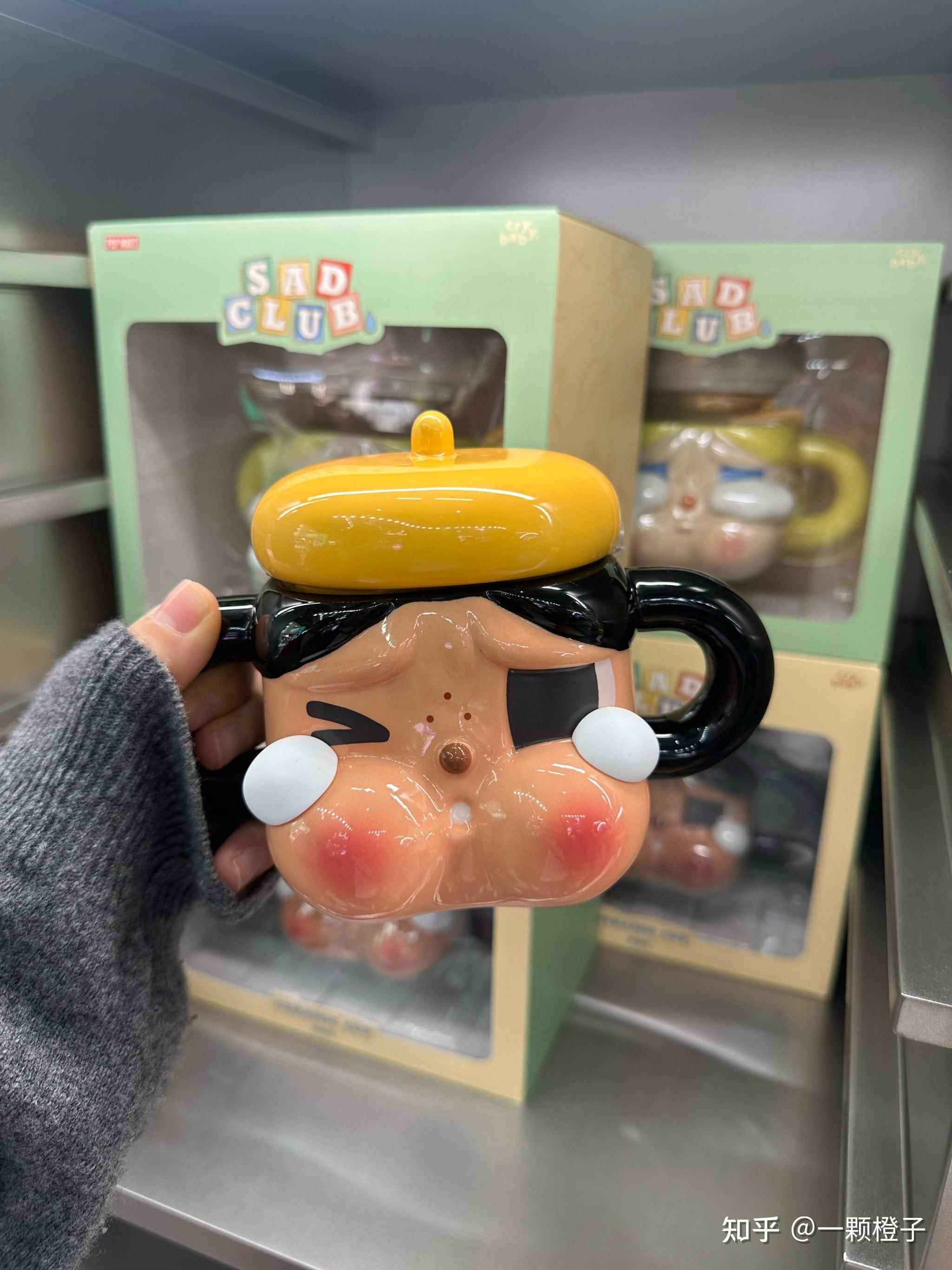 轻工纺服行业周报：泡泡玛特IP DIMOO联名萧邦，关注潮玩谷子拓圈成长