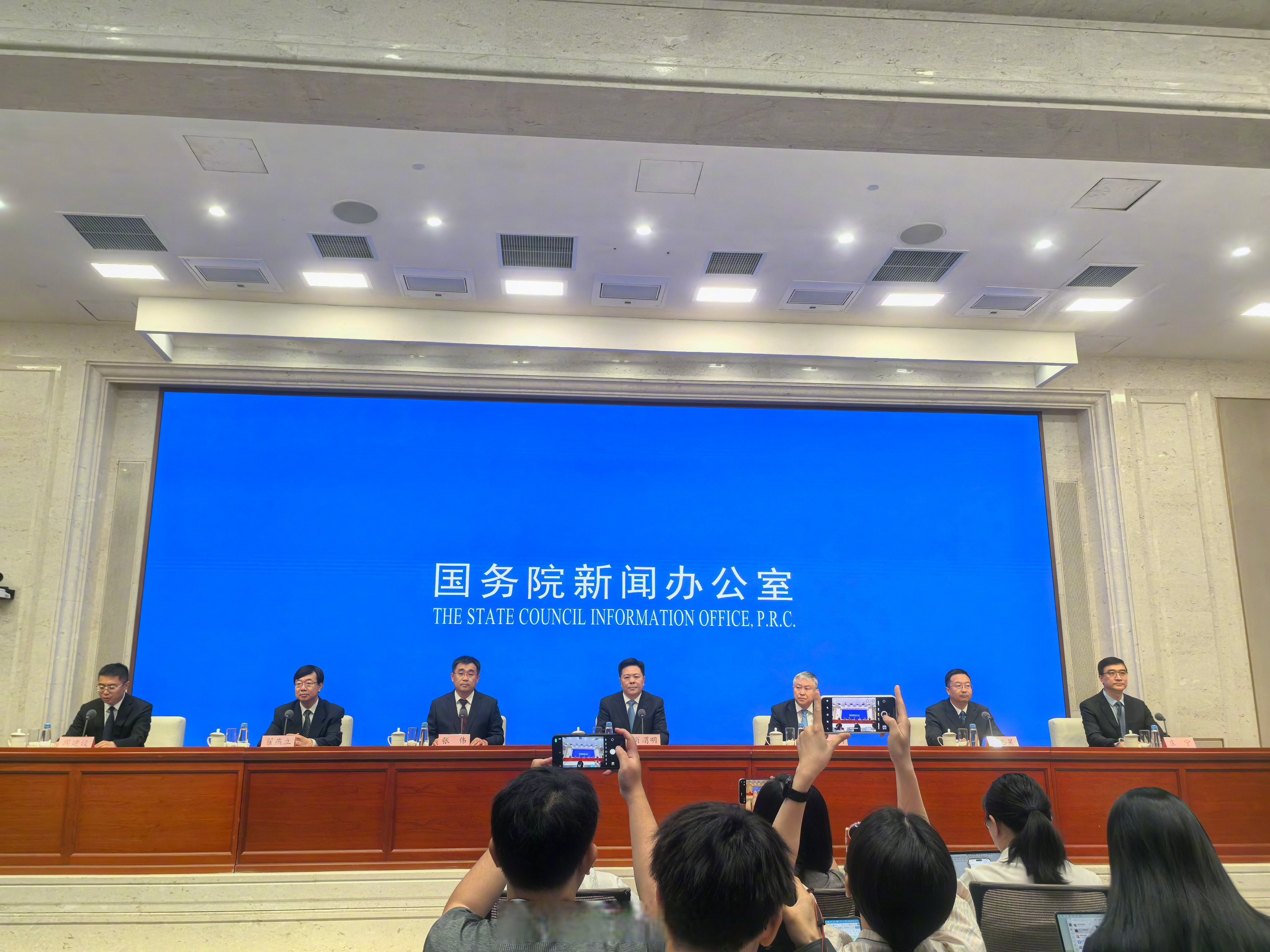 中共中央、国务院：加快构建房地产发展新模式，更好满足群众刚性和多样化改善性住房需求