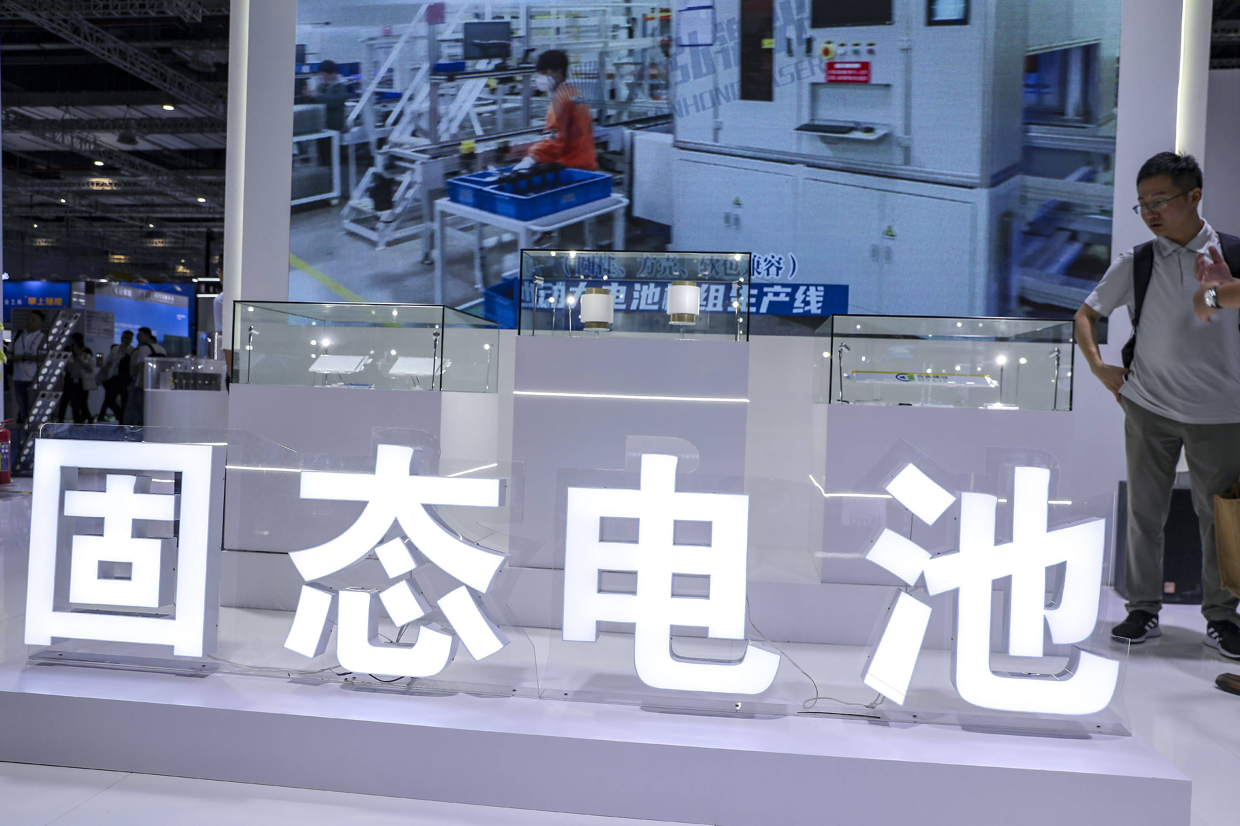 电力设备：产业周跟踪：新能源龙头价值重估，建议均衡配置电新各子赛道