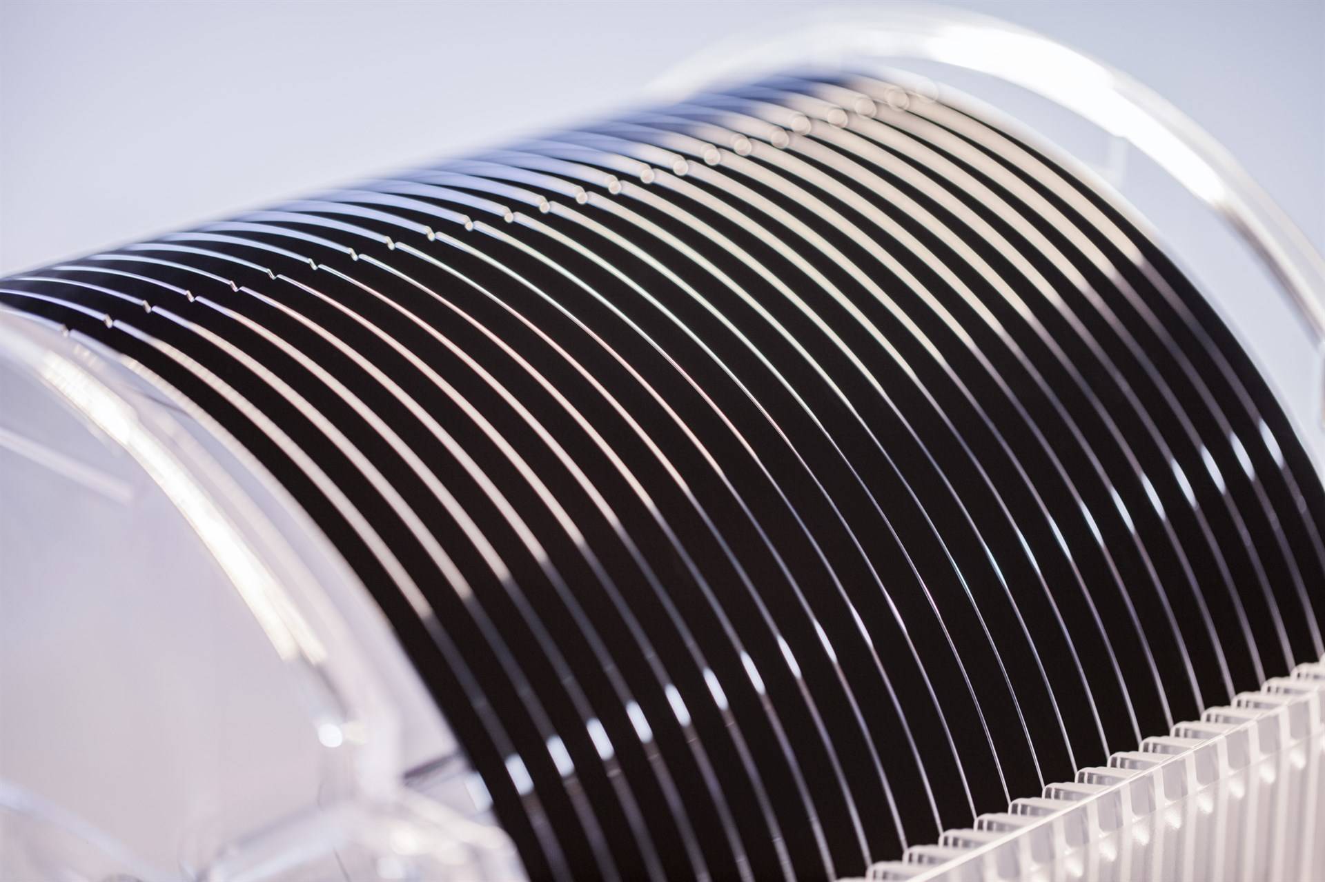 颀中科技：10月15日接受机构调研，包括知名机构银叶投资的多家机构参与