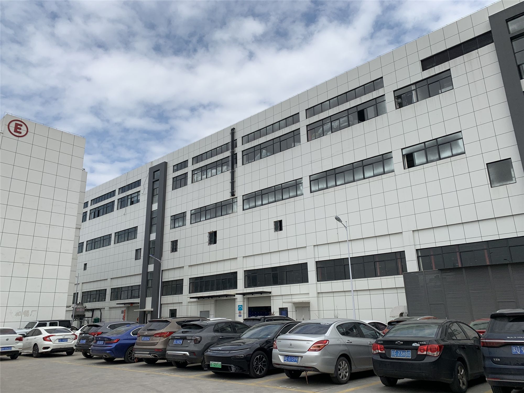 昀冢科技：11月10日召开业绩说明会，投资者参与