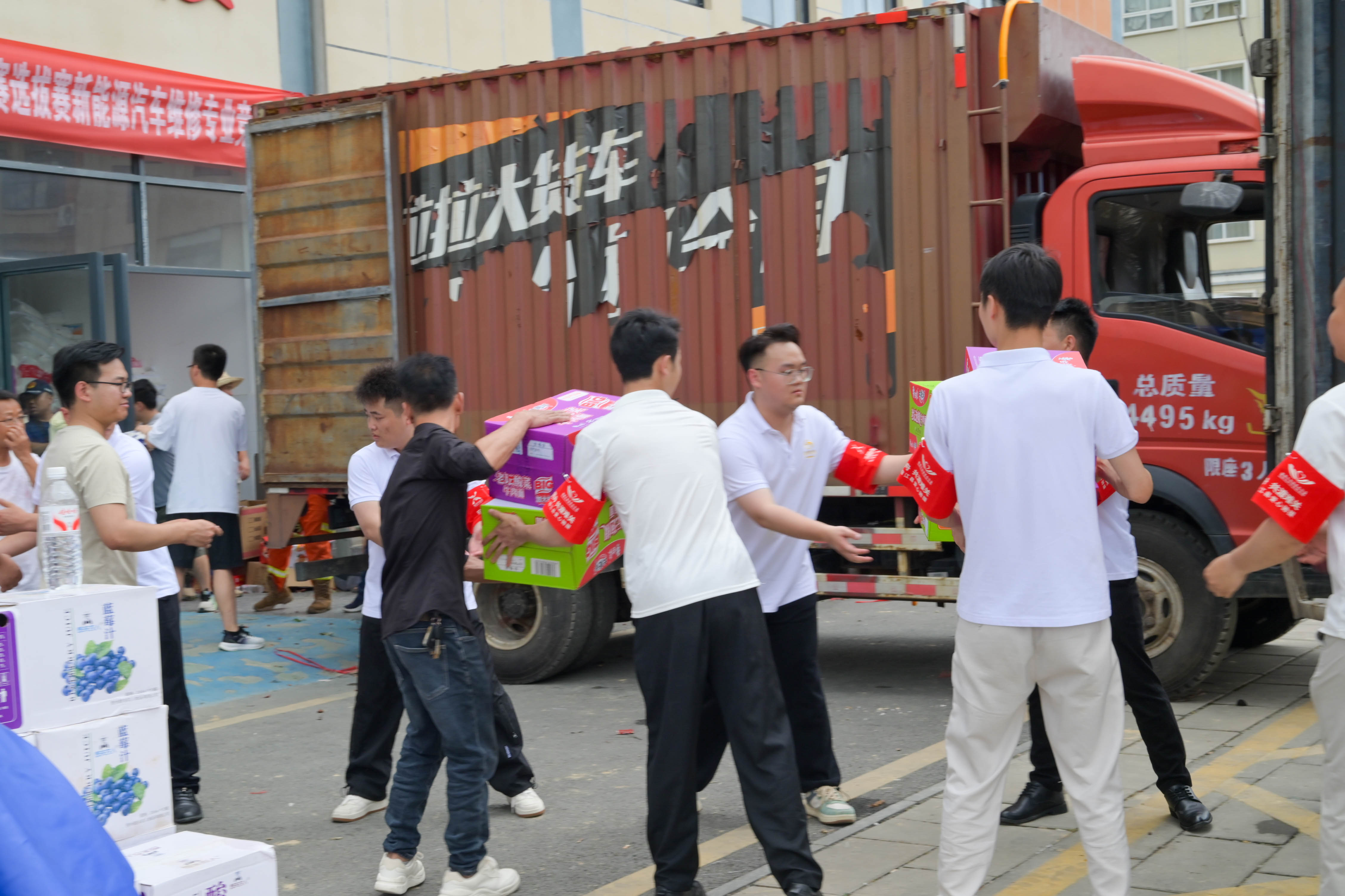 上海银行紧急捐赠1000万港元 驰援香港大埔灾后工作