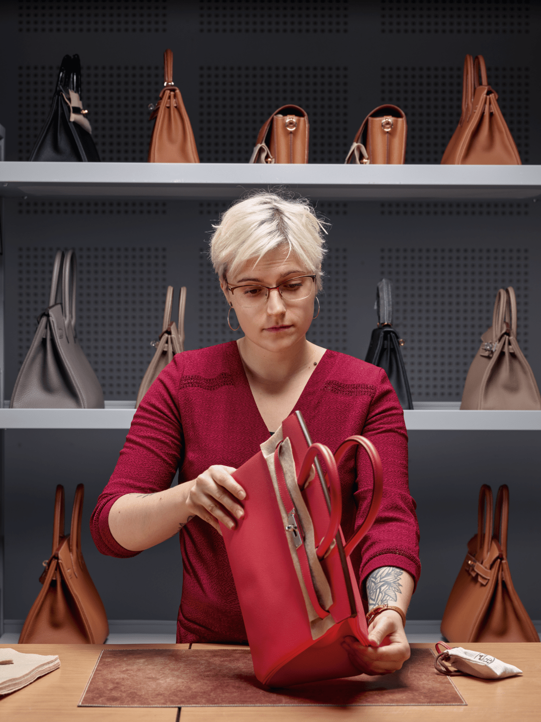 手机壳爱马仕一年狂卖36亿！国内现存超32万家相关企业