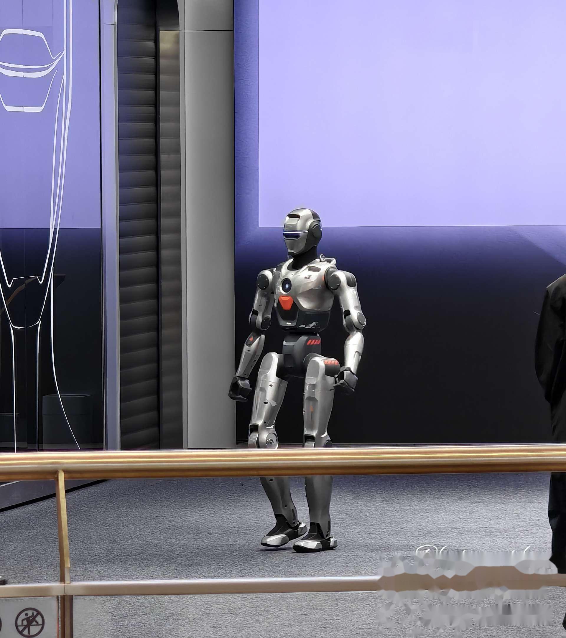 众擎机器人变更为股份制公司