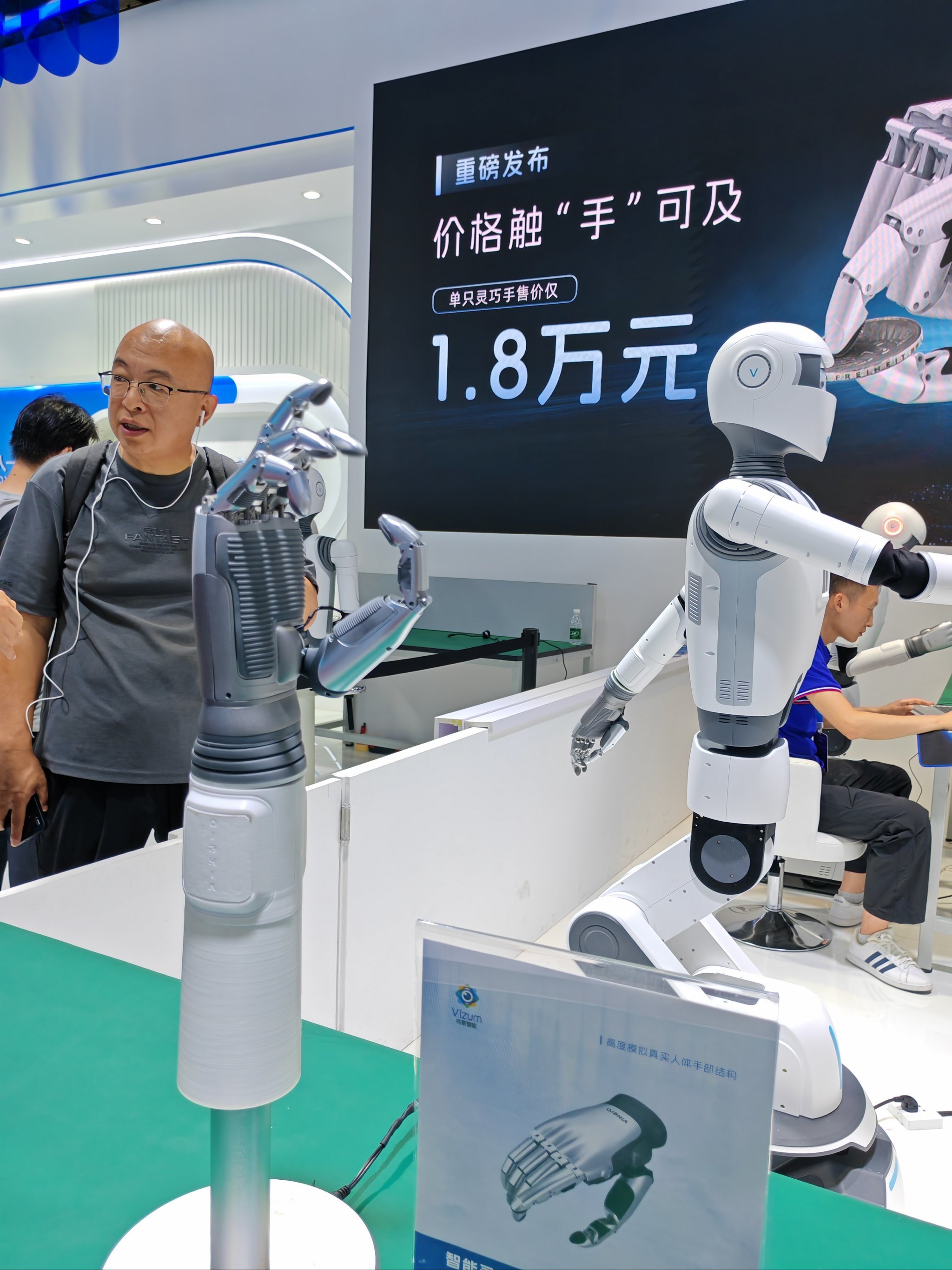 机器人行业周报：逐际动力发布具身智能体系统LimX COSA，机器人实现边思考边干活