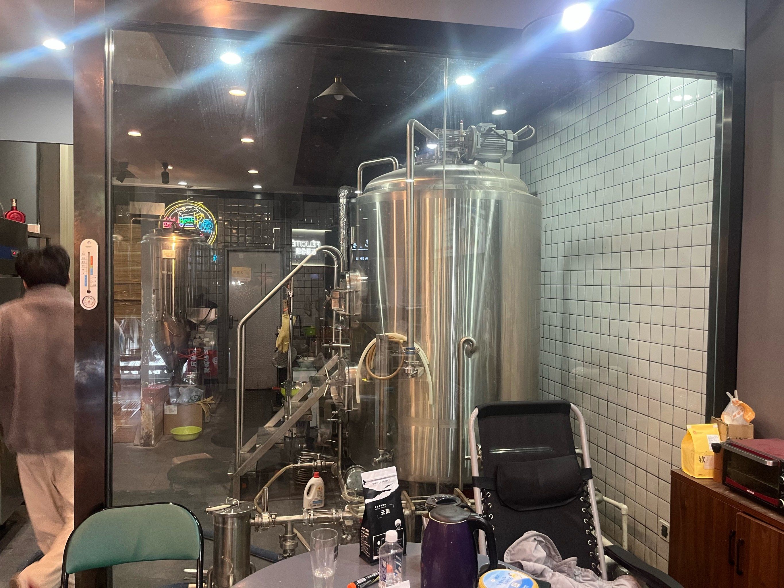 蜜雪冰城入股鲜啤福鹿家，后者拥有精酿鲜啤生产工厂