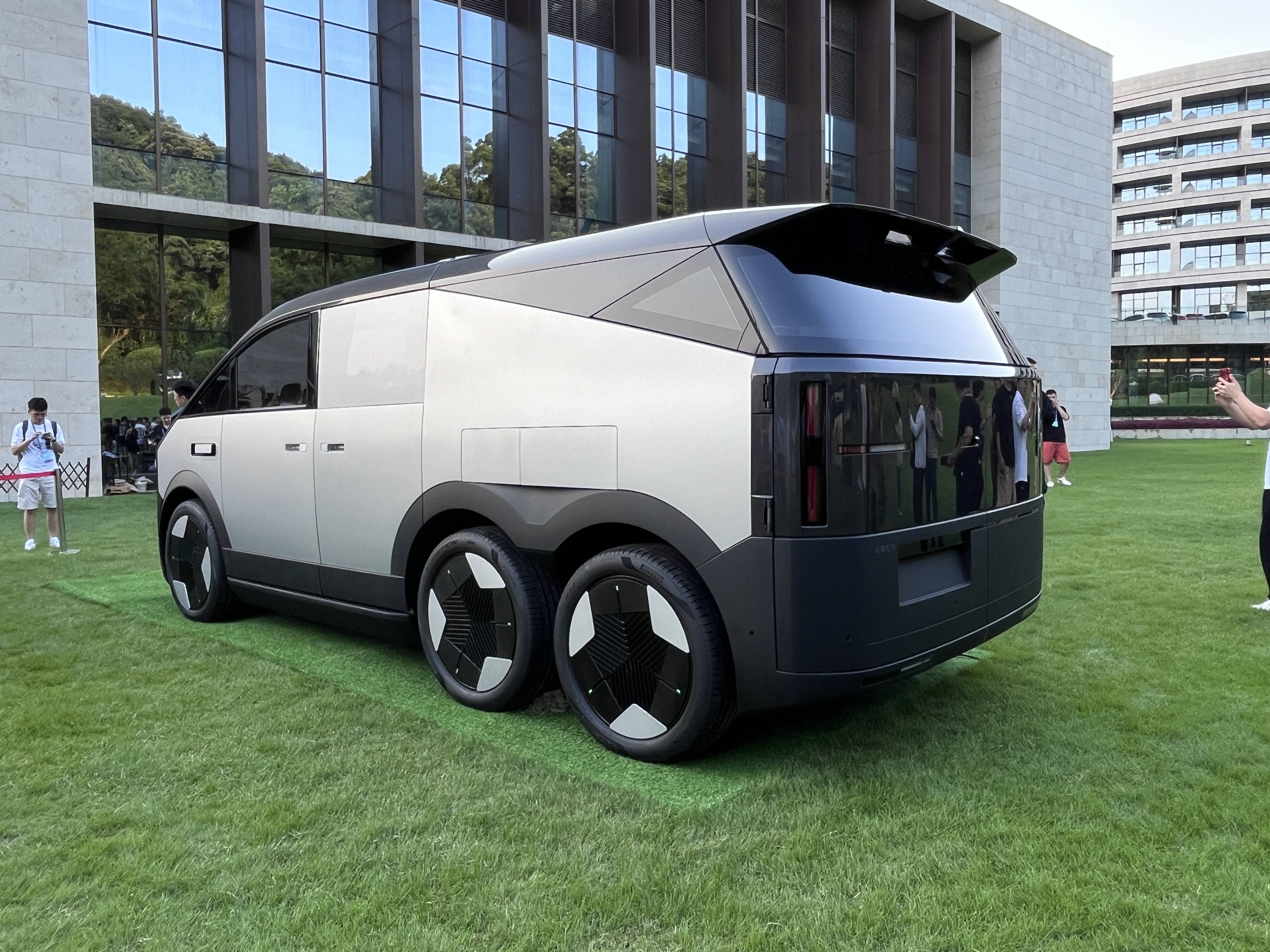 小鹏汽车新专利可实现陆空分体式飞行汽车中飞行器快充功能