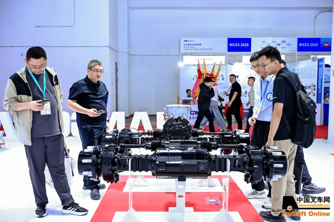 2025年中国叉车行业供需分析 行业处于基本供需平衡状态【组图】