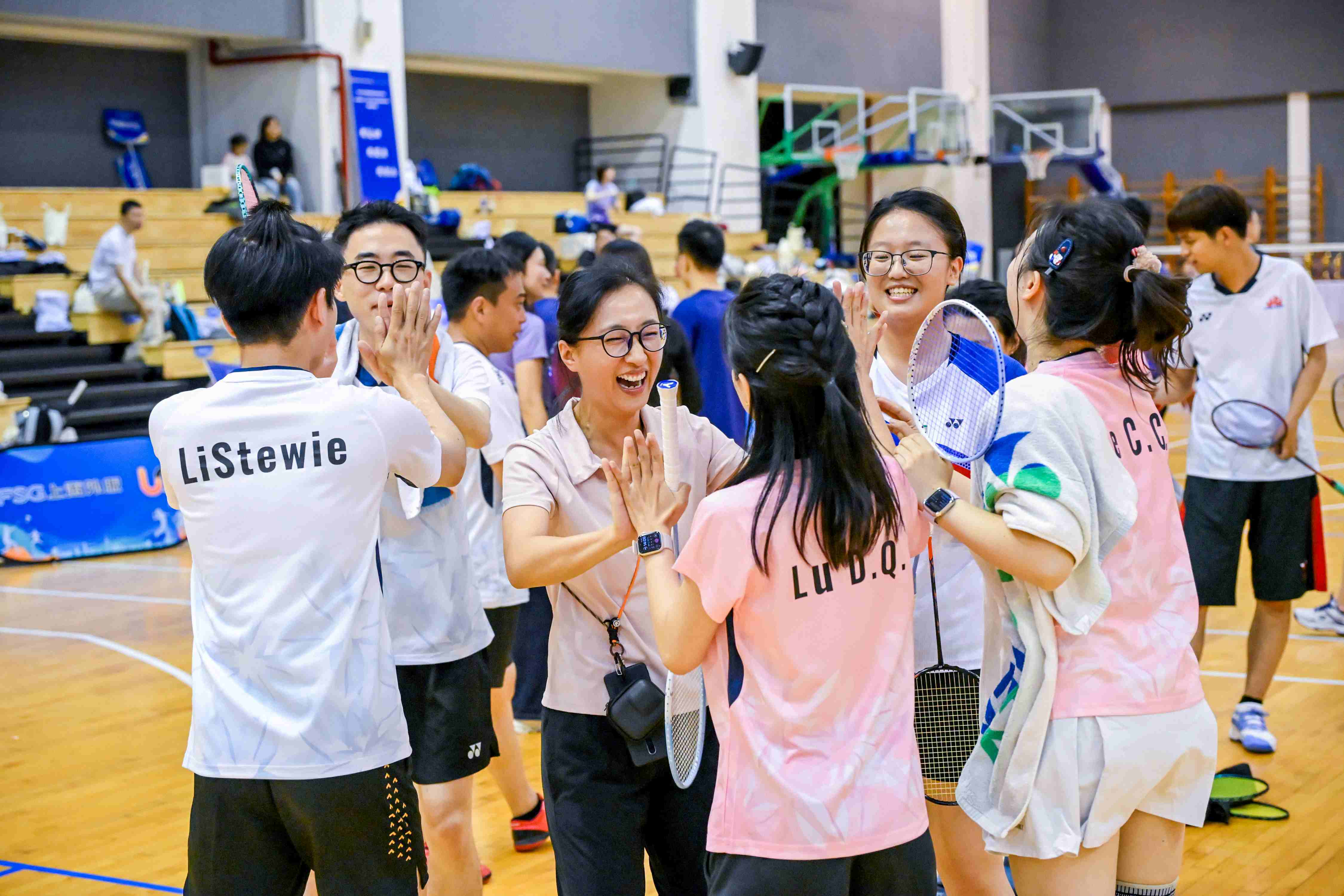 羽毛球品牌集体降价！羽毛球相关企业超1万家，去年注册量涨超36%